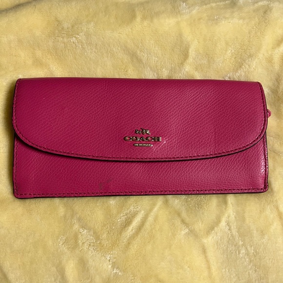 Pre owned pink Coach wallet very good condition a couple of small spots - Picture 1 of 6